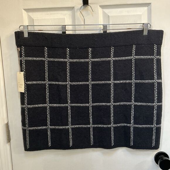 NWT A New Day Plus Size Women's Mini Sweater Skirt Size 3X Navy - Picture 2 of 16